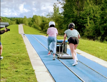 Bobeuses d'un jour, piste de bobsleigh à Waterloo, par Visages régionaux