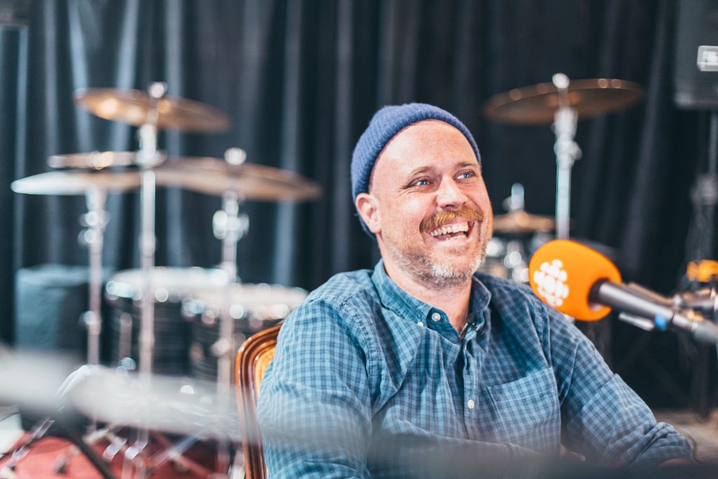 Julien Blais, drummer dans le Bas-Saint-Laurent, pour le balado On le Fait, par Visages régionaux